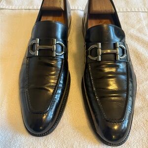 Salvatore Ferragamo Black Leather Loafers with Gancini bit detail